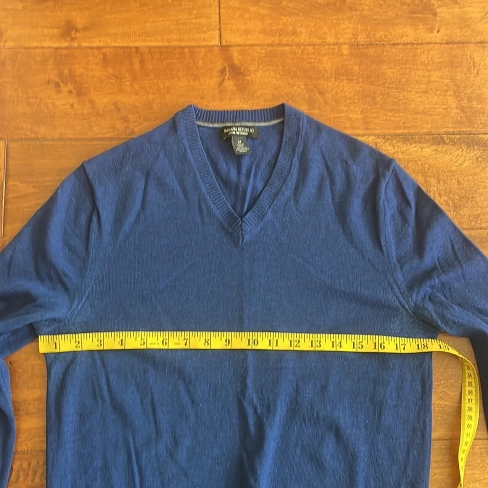 Banana Republic Extra Fine Merino Wool V Neck Sweater Size M